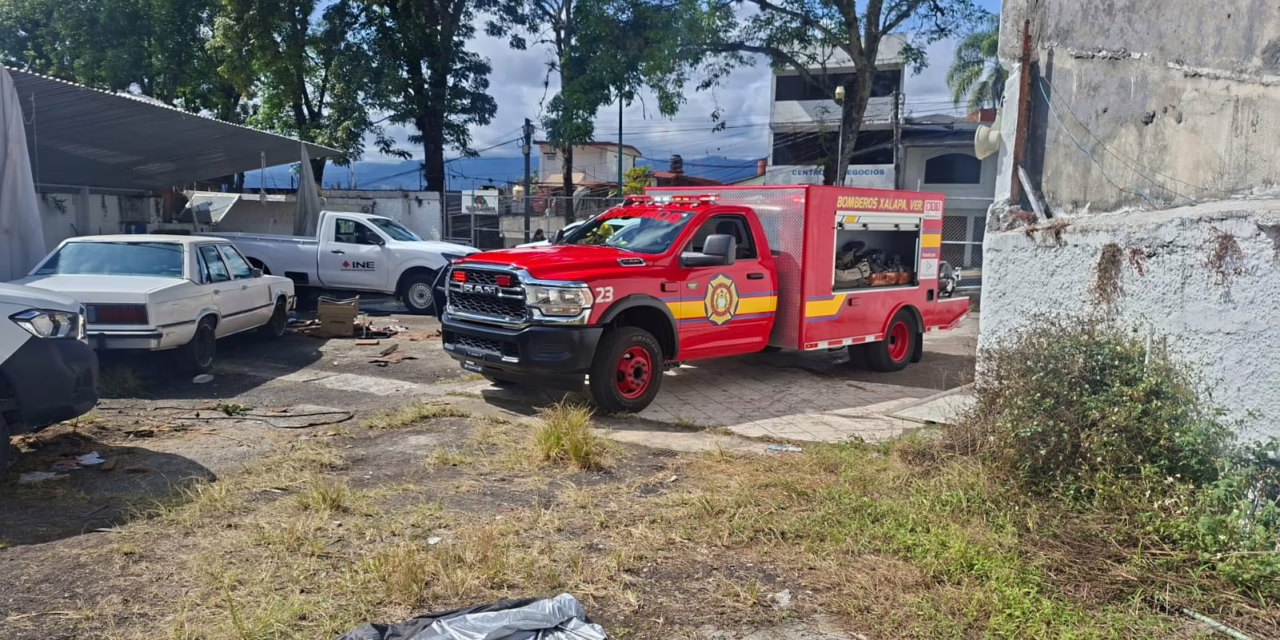Bomberos atienden fuga de gas en Ignacio de la Llave