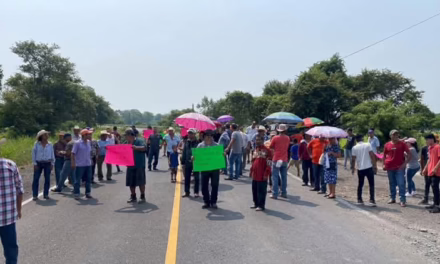 Bloqueo en la Autopista Cardel–Poza Rica, a la altura del en Km 158