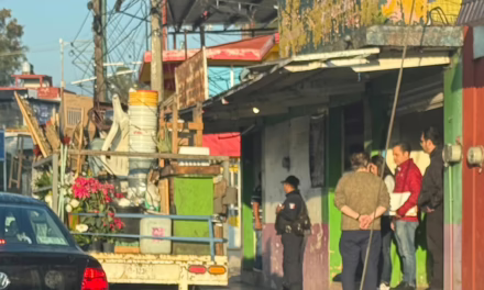 Desalojo de local de flores en la avenida Murillo Vidal