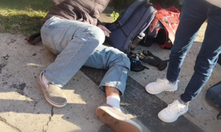 Accidente en Ávila Camacho: motociclista lesionado tras caída