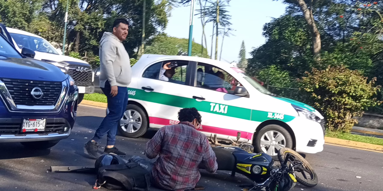 Accidente en carretera Xalapa-Veracruz: camioneta impacta a motociclista cerca de La Estancia Garnica