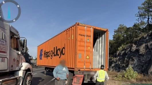 Guardia Nacional frustra intento de saqueo a Tráiler varado en la Autopista Xalapa–Perote