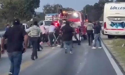Video:Carambola termina en pelea y provoca caos en la carretera Zacatepec–Acatzingo