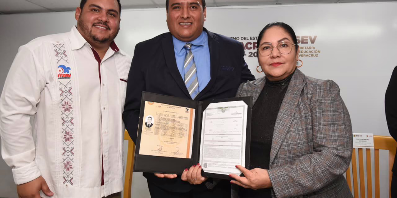 Reciben título de licenciatura 57 egresados del Tecnológico de Alvarado
