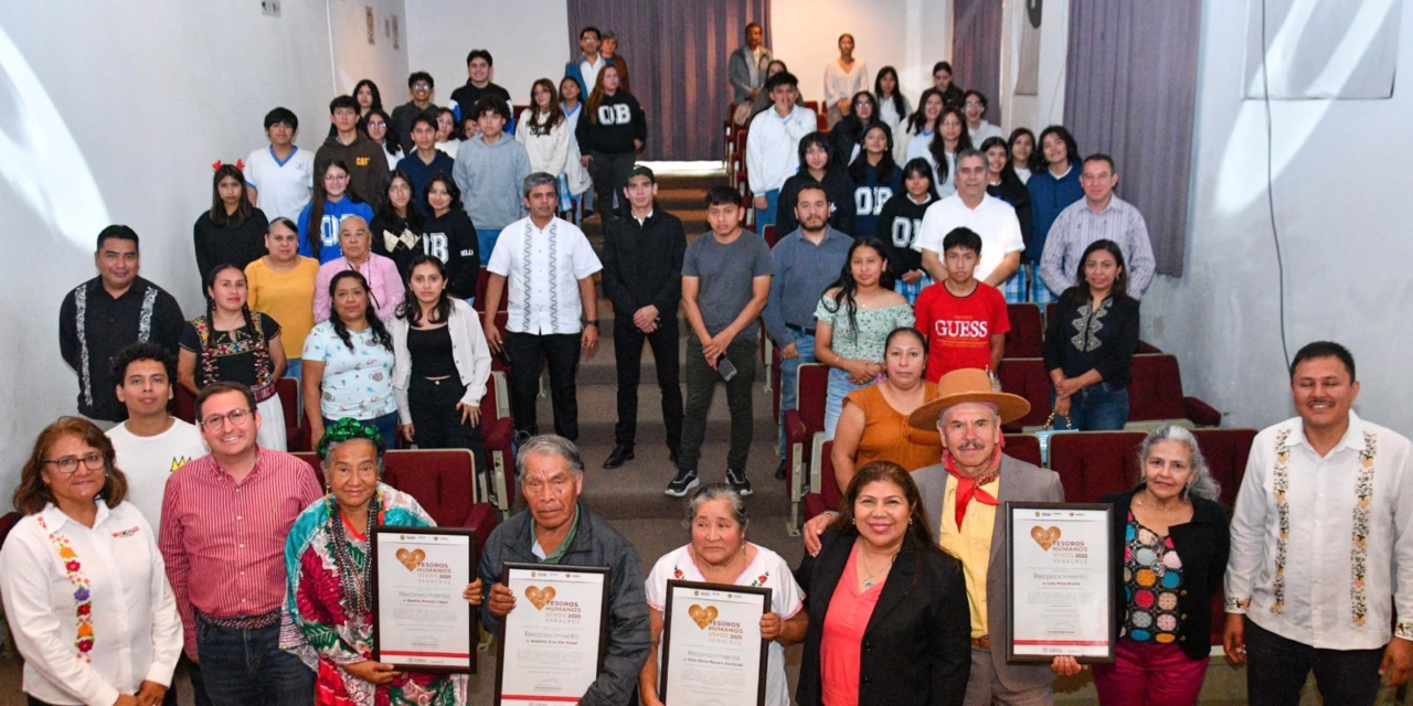 Distingue SECVER a promotores y guardianes del patrimonio cultural del estado