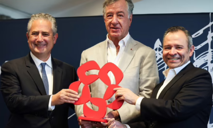 Citi cerró la venta del 25% de Banamex a Fernando Chico Pardo, que asume la presidencia y se convierte en mayor accionista individual privado.