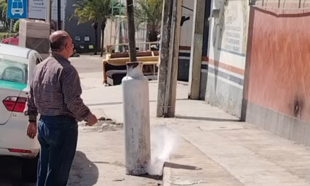 Movilización en la Xalapa-Coatepec por fuga de gas en unidad de alquiler