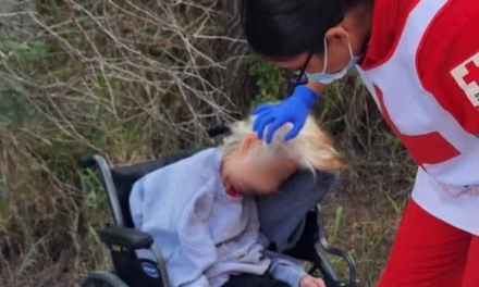 Una adulta mayor fue localizada abandonada en un camino rumbo a Playa Bagdad, en Matamoros, Tamaulipas.