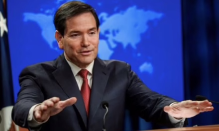 ‘Estamos protegiendo intereses de EU’: Marco Rubio evita confirmar si buscan deponer a Maduro