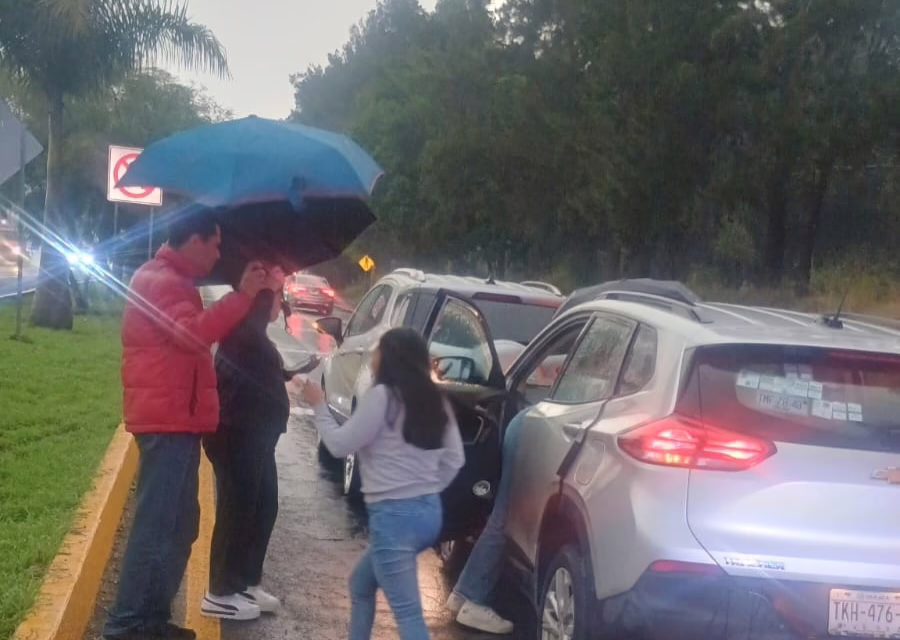 Choque por alcance en la Xalapa-Veracruz, a la altura del Fraccionamiento El Quetzal 