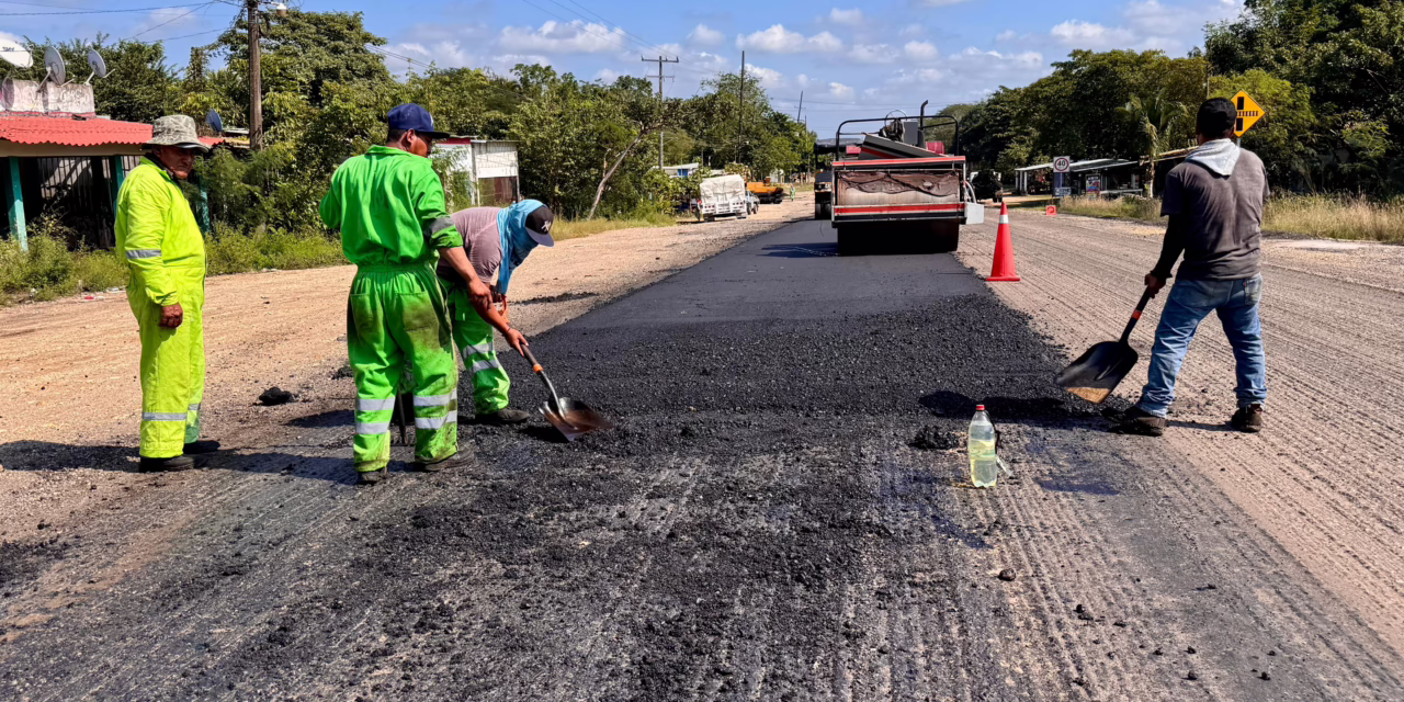 Rocío Nahle supervisa avances en obras carreteras del Papaloapan y Los Tuxtlas