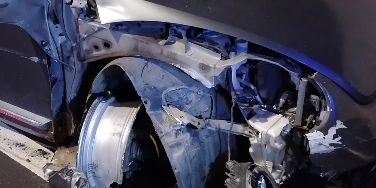 Exceso de velocidad provoca fuerte accidente a la altura del Parque Doña Falla