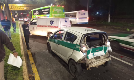 Accidente de tránsito en la avenida Lázaro Cárdenas, a la altura del puente Macuiltépec