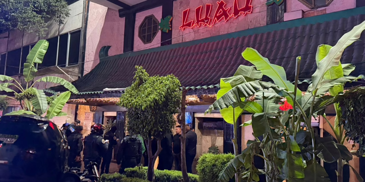 En el interior del restaurante “LUAÚ”, una persona perdió la vida y otra más resultó lesionada tras un ataque con arma de fuego,