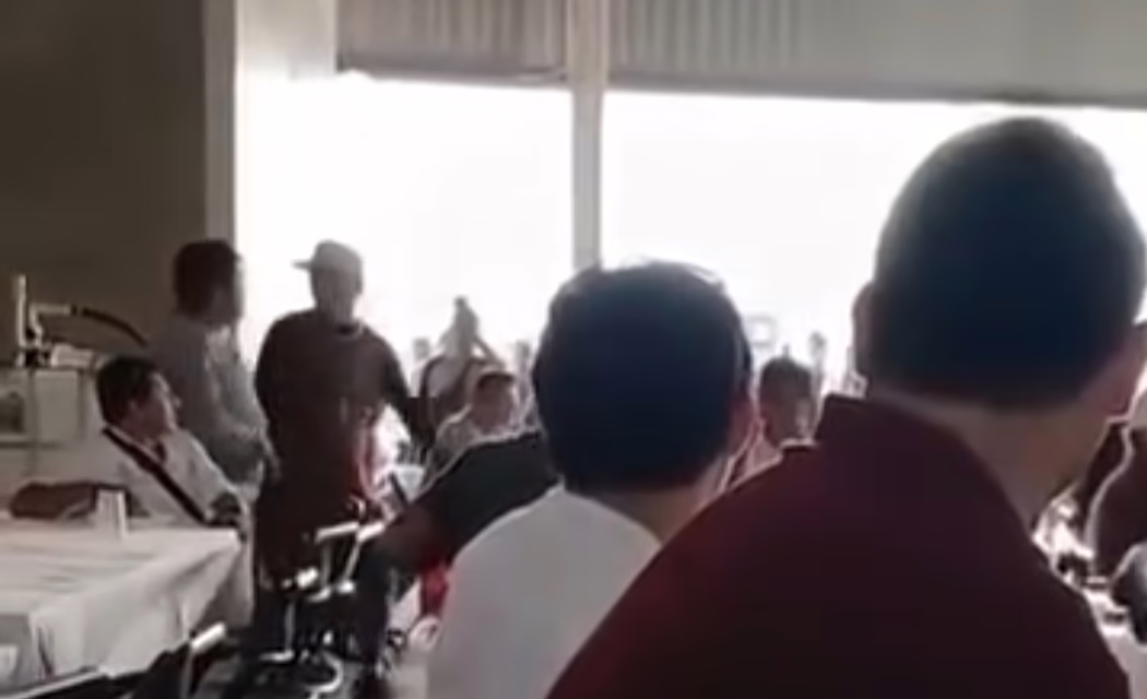 Video:Payaso protagoniza altercado en una Posada de empleado de Movibus en Campeche