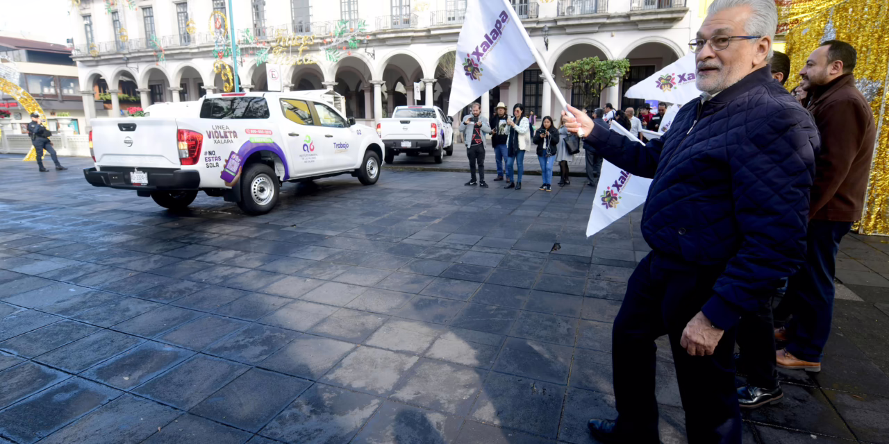 Entrega Alberto Islas más unidades vehiculares para brindar mejores servicios