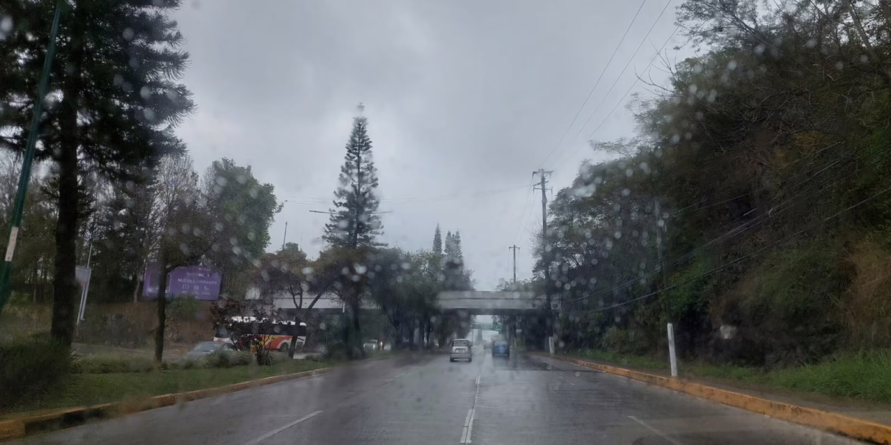 Se mantendrán las condiciones para lluvias ligeras a moderadas, con eventos fuertes, especialmente en las llanuras-costas del centro y zona sur del estado de Veracruz.