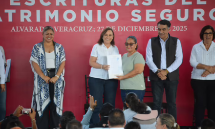 Entrega Rocío Nahle 336 escrituras del programa Patrimonio Seguro en Alvarado