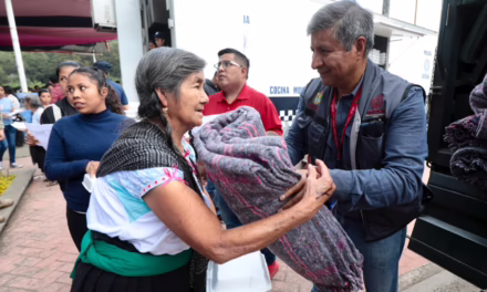 Familias de las Altas Montañas reciben atención de la Caravana Abrigando Corazones