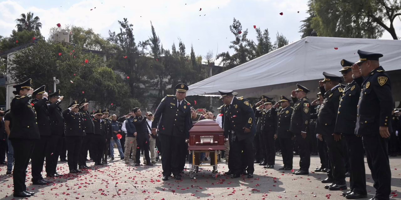 Román Martínez, agente de la SSC, falleció en cumplimiento de su deber luego de recibir un disparo mientras frustraba un robo en el Pedregal, CdMx.