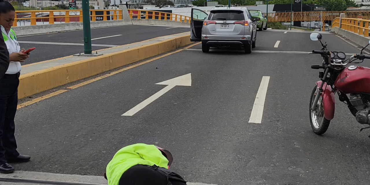 Accidente en la carretera Xalapa – Veracruz, a la altura del puente de Las Trancas Motociclista herido complica el tráfico hacia Xalapa