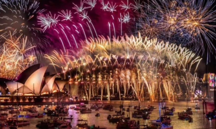 Video:Australia y Nueva Zelanda dan la bienvenida a 2026 con espectáculos pirotécnicos y solemnidad
