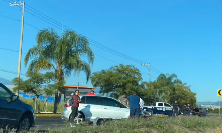 Accidente en la carretera Xalapa-Veracruz, a la altura de Plaza El Juguete
