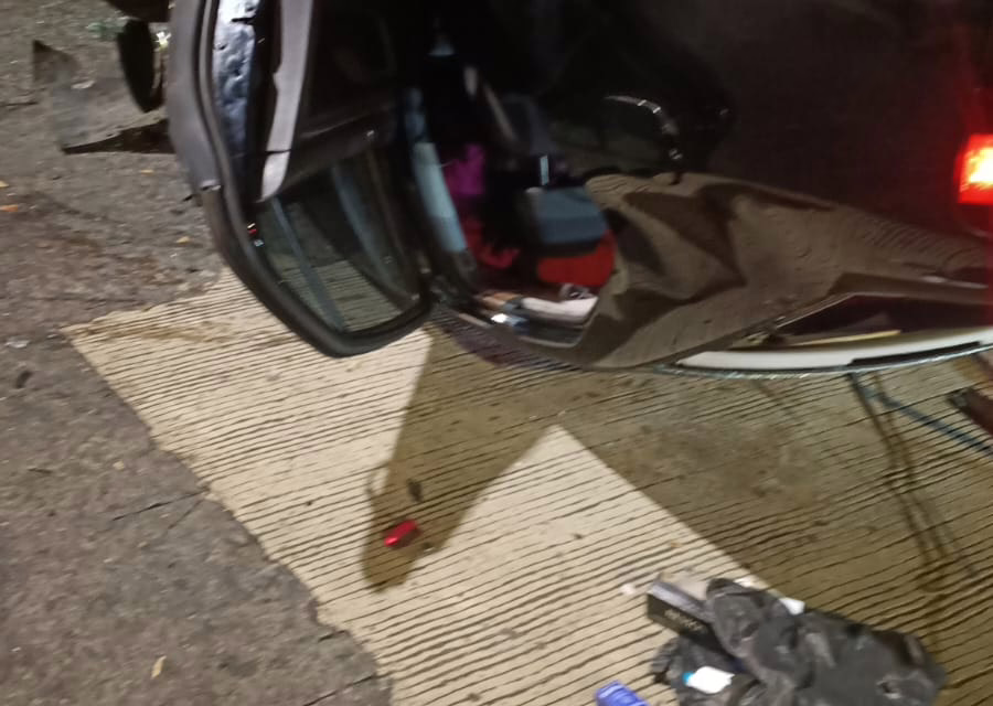 Aparatosa volcadura en la avenida 20 de Noviembre deja personas lesionadas