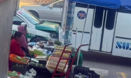 Percance vial en la avenida Ébano genera tráfico esta mañana