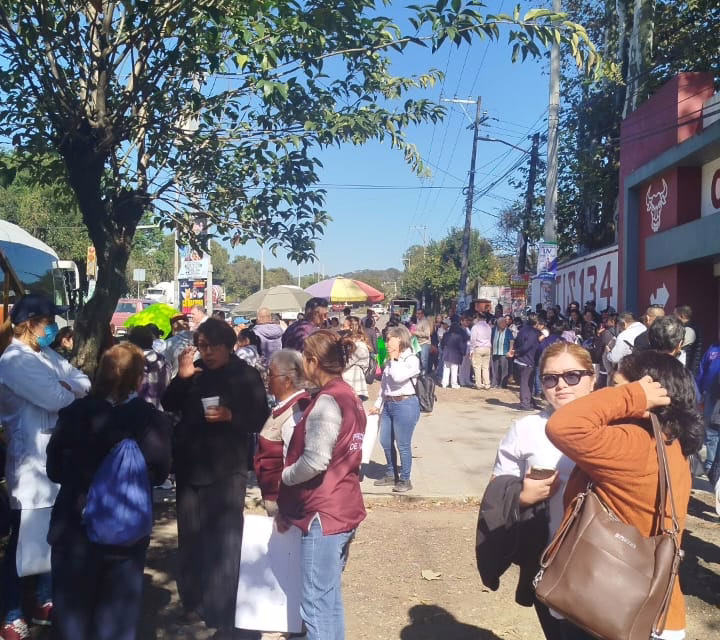 Trabajadores del Sector Salud se manifestaron este día en las instalaciones de la Jurisdicción Sanitaria V