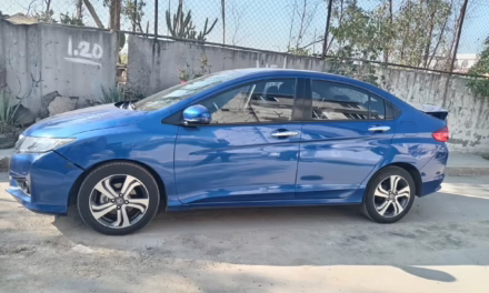 Localizan abandonado en Nezahualcóyotl el auto que arrastró a motociclista en CDMX