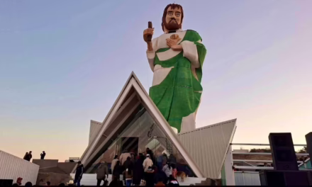 Monumental y polémica! Una escultura de más de 30 metros de San Judas Tadeo en Puebla