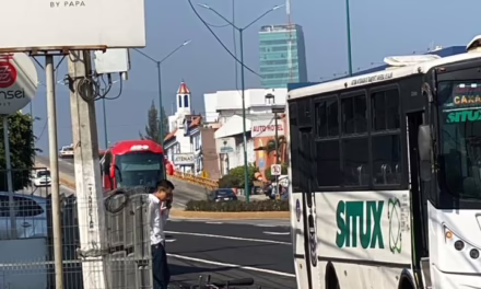 Choque entre autobús y motocicleta en Las Trancas