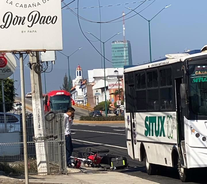 Choque entre autobús y motocicleta en Las Trancas