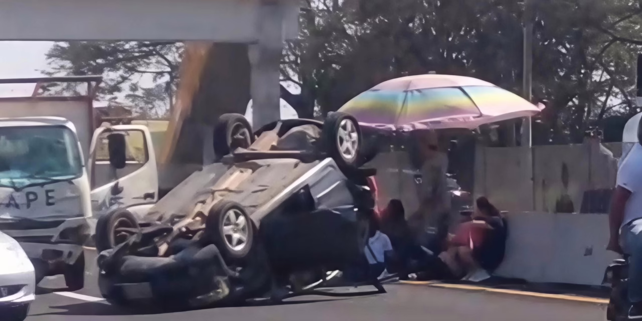 Volcadura en la Veracruz–Cardel genera bloqueo parcial a la altura de El Renacimiento