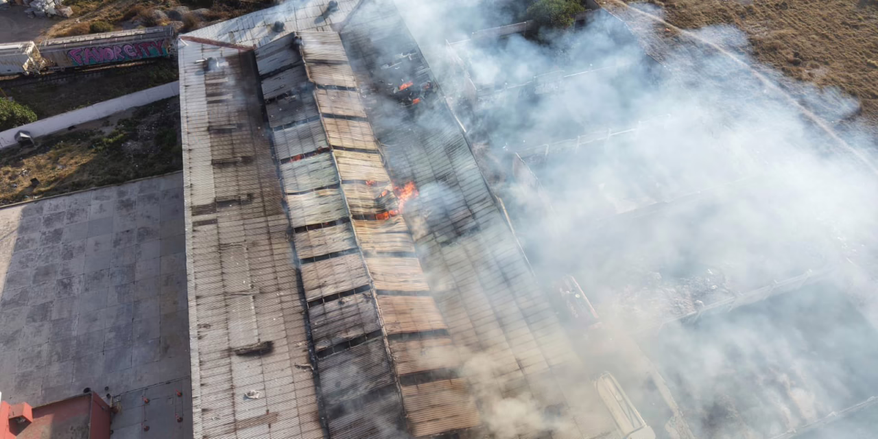 Incendio en Bodega de Carretera Texcoco-Lechería, en Edomex