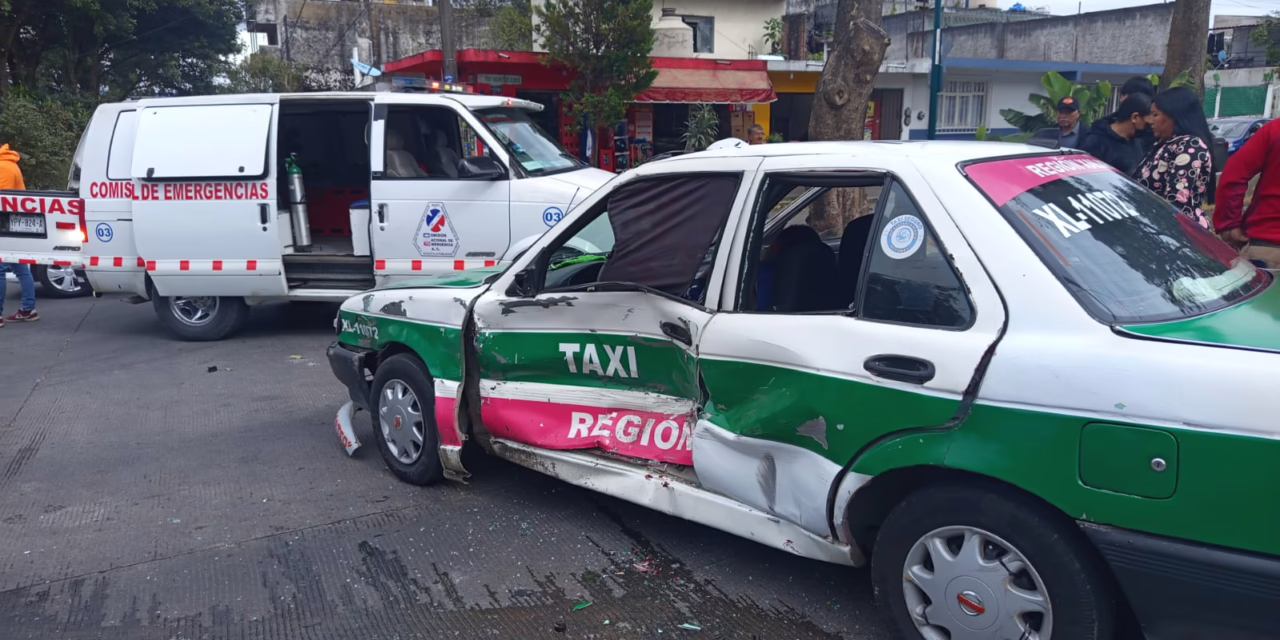 Colisión en la colonia Rafael Lucio moviliza a cuerpos de emergencia