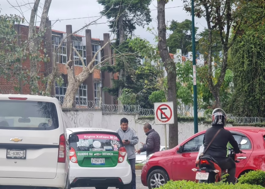 Percance vial en la Avenida Xalapa 