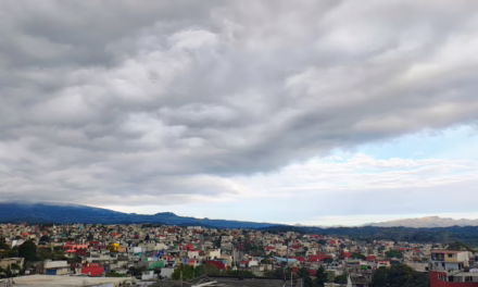 Se mantiene ambiente templado a fresco al mediodía y fresco a frío por la noche a madrugada