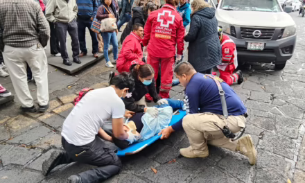 Atropellan a dos mujeres en el centro de Coatepec; fueron trasladadas de urgencia