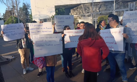 Bloqueo en la avenida Ruiz Cortines: Personal administrativo del CAE