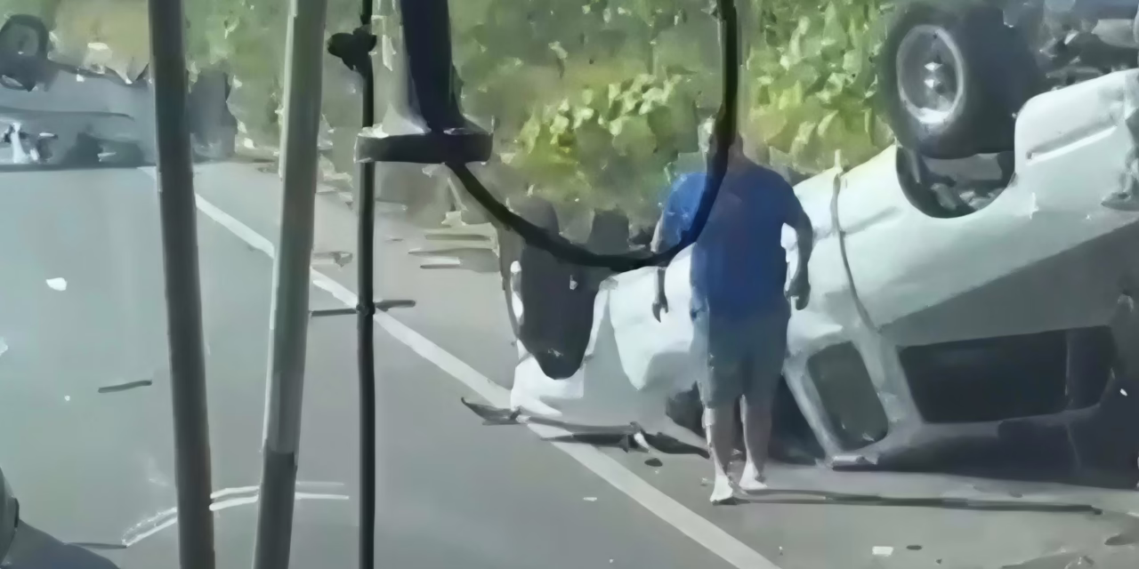 Video:Vuelcan dos vehículos en la carretera Poza Rica – Cardel, antes de la desviación a La Gloria