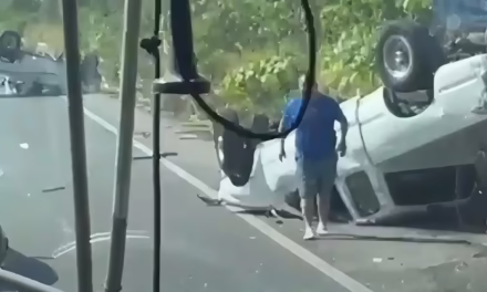 Video:Vuelcan dos vehículos en la carretera Poza Rica – Cardel, antes de la desviación a La Gloria