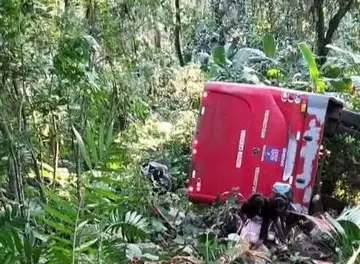 Equipos de rescate atienden accidente de autobús en Naranjal: PC