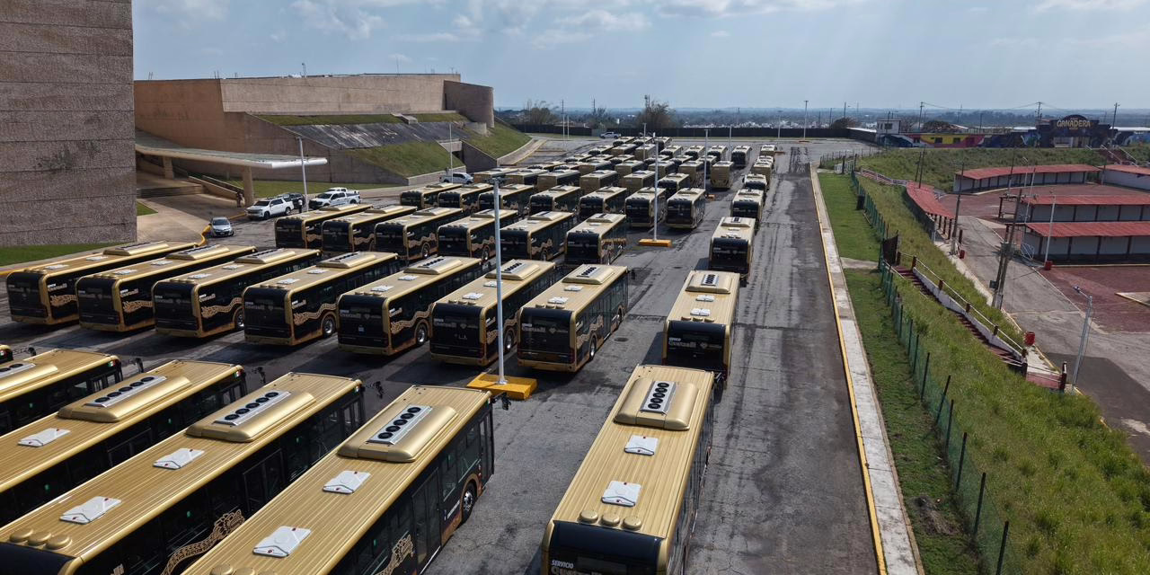 Gobernadora supervisa unidades Quetzalli que renovarán el transporte público en Coatzacoalcos