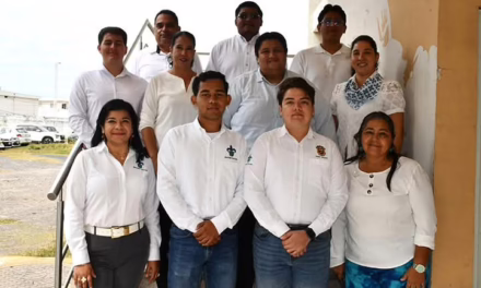 Estudiantes y académicos UV diseñaron embarcación motorizada