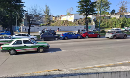 Carambola en la avenida Lázaro Cárdenas, Xalapa