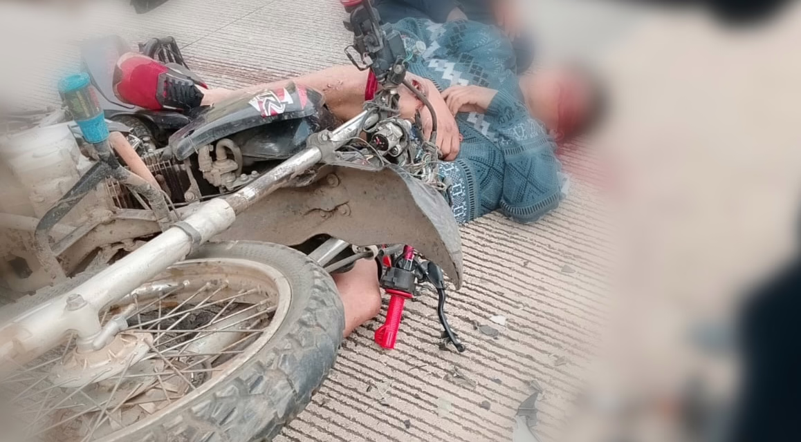 Motociclista se impacta con camion repartidor de gas