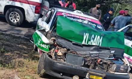 Aparatoso accidente de taxi en la carretera Xalapa-Actopan moviliza a cuerpos de emergencia