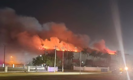 Mueren tres bomberos en acto de servicio; dieron su vida por ayudar a personas atrapadas en el incendio